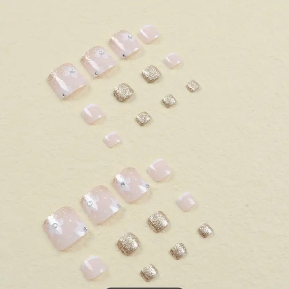 24pcs Sparkling Golden Glitter Flower Press On Toenails with Rhinestone - Picture 3 of 4